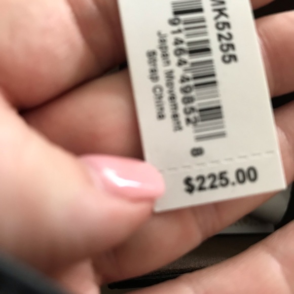 Michael Kors shell watch - Picture 8 of 8